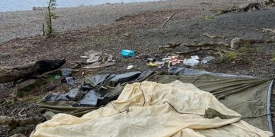 Litter at Derwentwater. Please credit Ann-Marie Garforth and Keswick Binfluencers